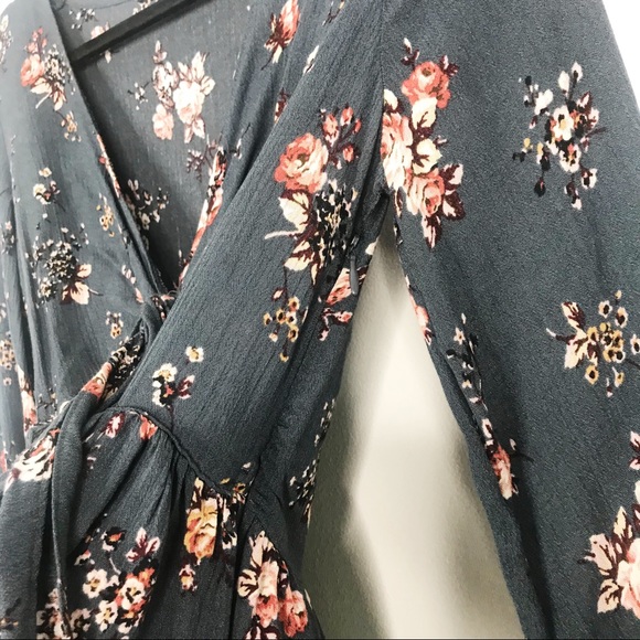 American Eagle Floral Tie Front Long Sleeve Blouse - Picture 6 of 10